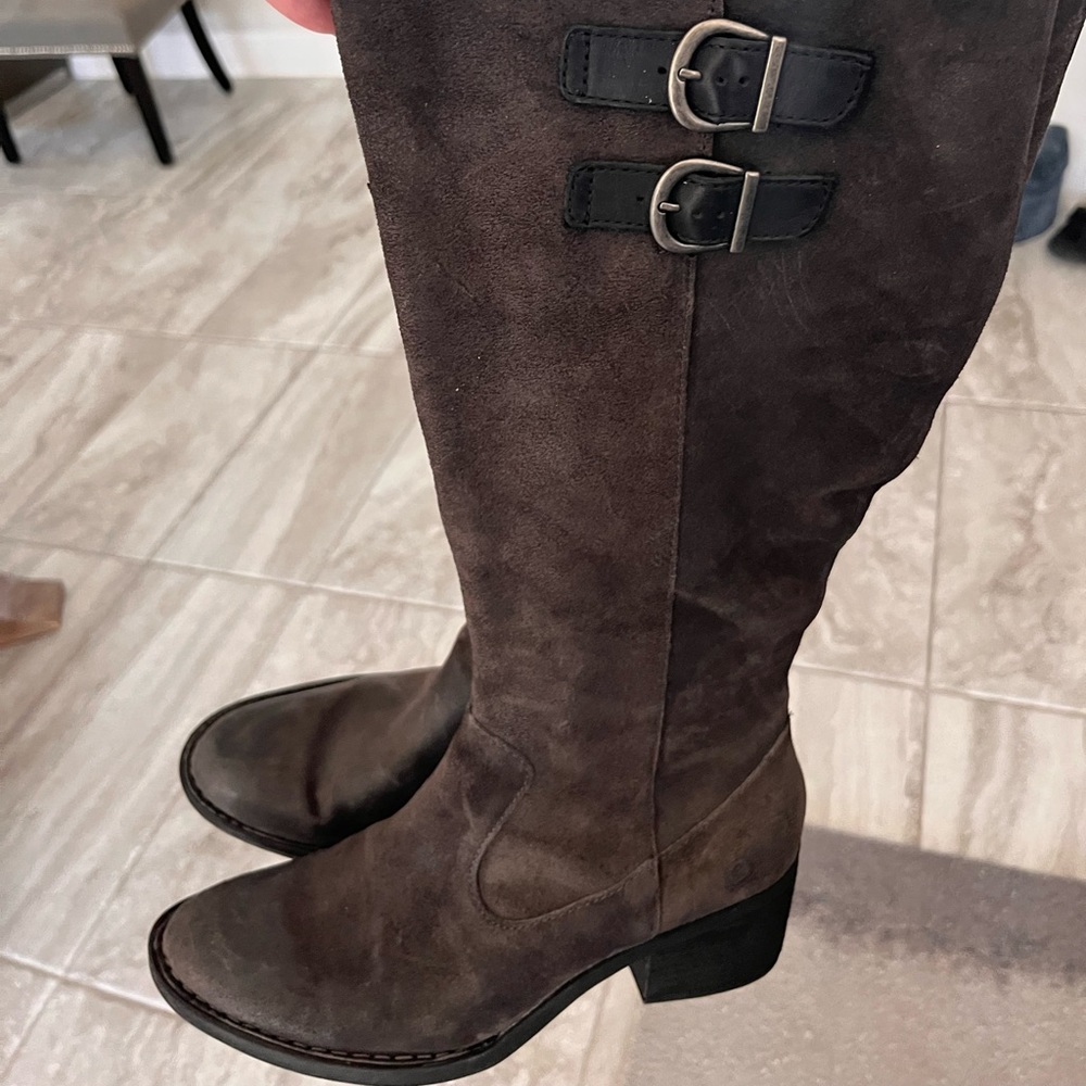 Never worn gray suede Born boots size 9